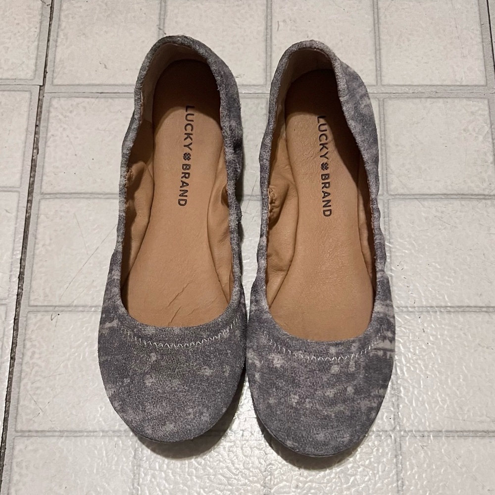 (New)Lucky Brand Suede Flat, size 7